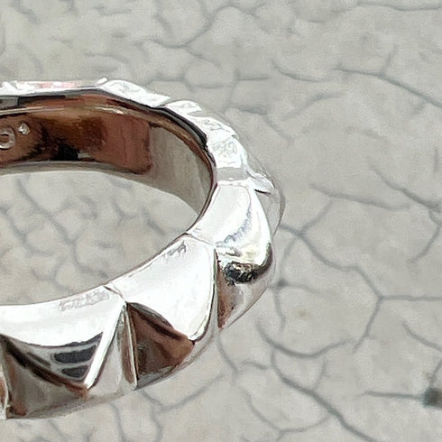 pyramid studs ring